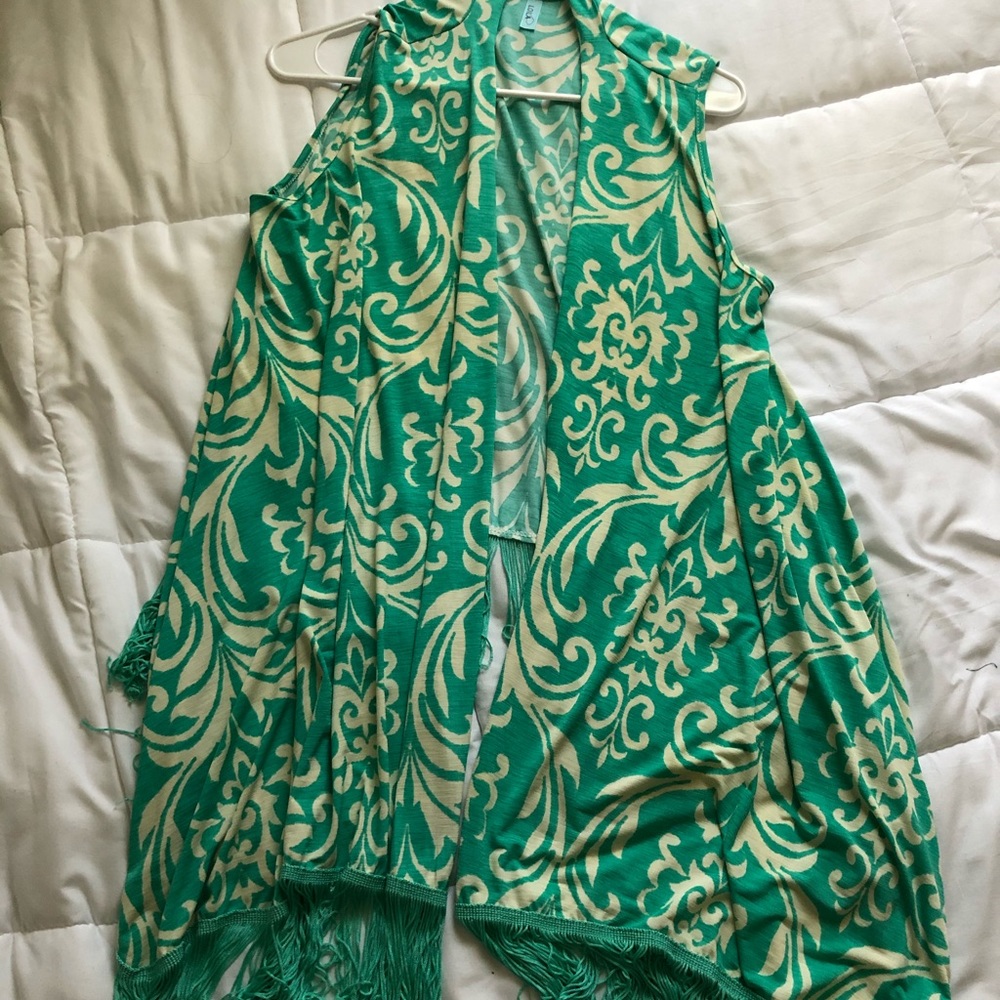 Paisley pattern hi-low duster w/ fringe on bottom